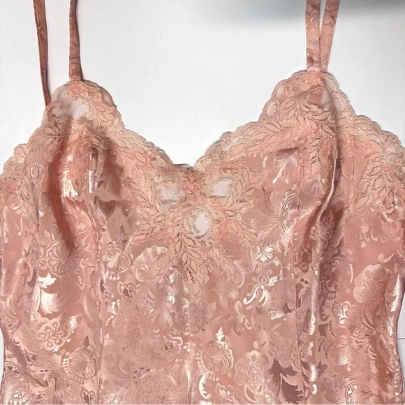 Victoria's Secret Gold Label Pink Satin Jacquard Short Robe and Cami Set Large